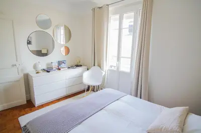 Un ou plusieurs lits dans un hébergement de l'établissement -HANNAH- Joli cocon avec vue sur la ville-close