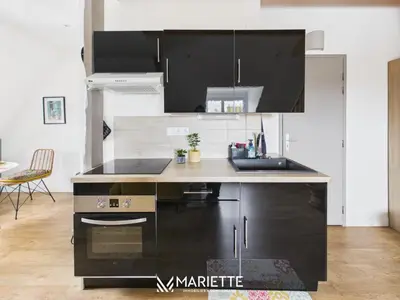 Cuisine ou kitchenette dans l'établissement -LE CHALET- Joli cocon au centre de Concarneau