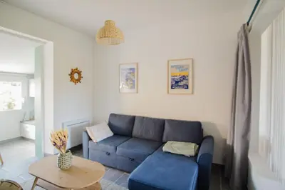 Coin salon dans l'établissement -ALYS- Charmant T2 proche plage