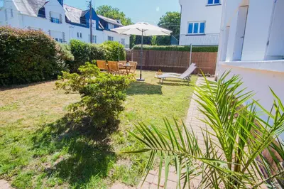 Jardin de l'établissement -LE SENTIER- Elegant T3 avec jardin proche mer