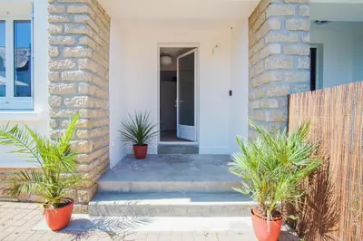 Façade ou entrée de l'établissement -LE SENTIER- Elegant T3 avec jardin proche mer