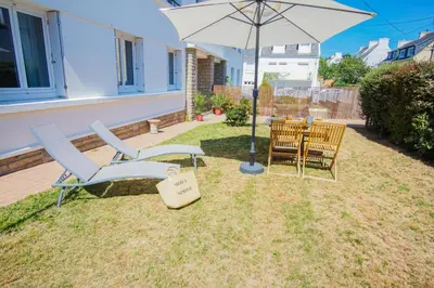 Jardin de l'établissement -LE SENTIER- Elegant T3 avec jardin proche mer