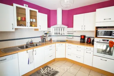 Cuisine ou kitchenette dans l'établissement -DALIA- Appartement centre-ville-terasse-parking
