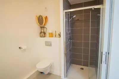 Salle de bains dans l'établissement -SHELBY- T2 Arriere corniche parking et terrasse