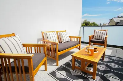 Balcon ou terrasse dans l'établissement -SHELBY- T2 Arriere corniche parking et terrasse