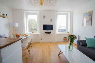 Télévision ou salle de divertissement dans l'établissement -PORTO- Elegant T3 avec vue sur la ville-close
