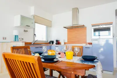 Cuisine ou kitchenette dans l'établissement -TE MOANA- Beau T2 Bis surplombant la mer avec parking