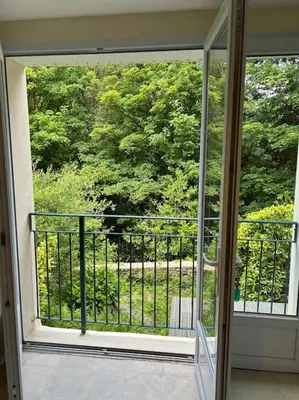 Balcon ou terrasse dans l'établissement repos en forêt