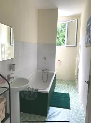 Salle de bains dans l'établissement repos en forêt