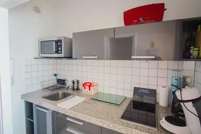 Cuisine ou kitchenette dans l'établissement -SUNSET- Front de mer avec terrasse et parking