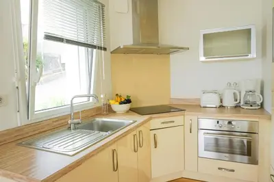 Cuisine ou kitchenette dans l'établissement -La Terrasse- T2 avec Terrasse vue mer