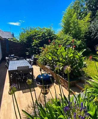 Jardin de l'établissement -PETREL- Maison de campagne avec grand jardin