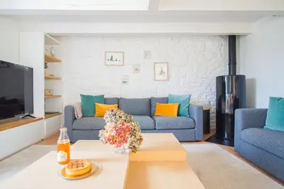 Télévision ou salle de divertissement dans l'établissement -PETREL- Maison de campagne avec grand jardin