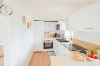 Cuisine ou kitchenette dans l'établissement -PETREL- Maison de campagne avec grand jardin