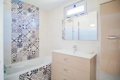 Salle de bains dans l'établissement -Mave Mai- Magnifique T3 surplombant la mer