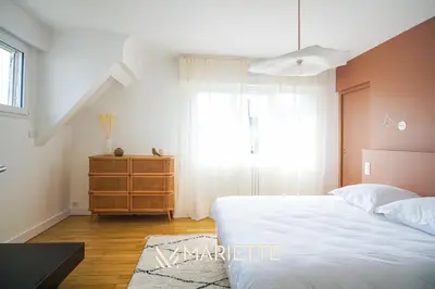 Un ou plusieurs lits dans un hébergement de l'établissement -ERNEST-Maison avec jardin a 200m des plages