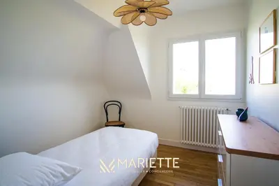 Un ou plusieurs lits dans un hébergement de l'établissement -ERNEST-Maison avec jardin a 200m des plages