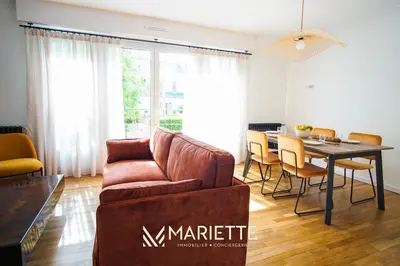 Coin salon dans l'établissement -ERNEST-Maison avec jardin a 200m des plages