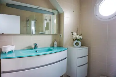 Salle de bains dans l'établissement -COLINE- Charmante maison familiale proche plage