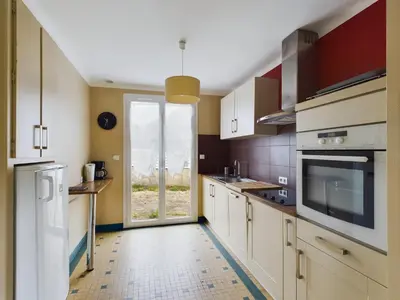 Cuisine ou kitchenette dans l'établissement -HARES- Maison authentique avec jardin