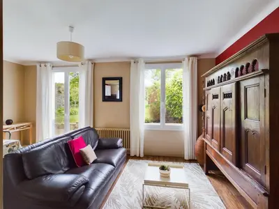 Coin salon dans l'établissement -HARES- Maison authentique avec jardin