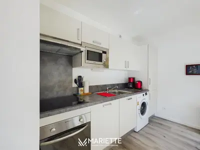 Cuisine ou kitchenette dans l'établissement -DOOLIN- Appartement proche de la mer