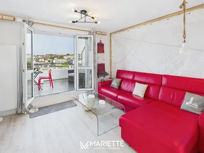Coin salon dans l'établissement -AR MEN- T2 avec terrasse vue mer - plage a 50m