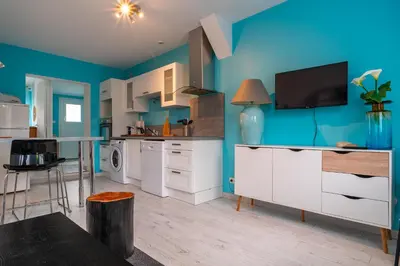 Cuisine ou kitchenette dans l'établissement Cosy Turquoise - Appt 4p à Bénodet