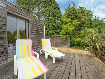 Jardin de l'établissement Chalet Les Hortensias by Interhome