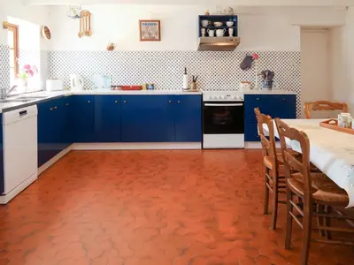 Cuisine ou kitchenette dans l'établissement Holiday Home Ker Iliav by Interhome