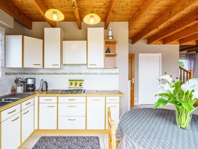 Cuisine ou kitchenette dans l'établissement Holiday Home Stereden Vor by Interhome