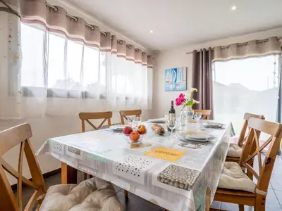 Coin salon dans l'établissement Apartment Les Chardons Bleus 1 by Interhome