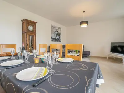 Télévision ou salle de divertissement dans l'établissement Holiday Home L'Oasis by Interhome