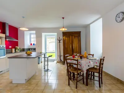 Cuisine ou kitchenette dans l'établissement Holiday Home Le Manoir by Interhome