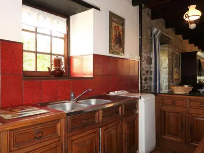 Cuisine ou kitchenette dans l'établissement Holiday Home La Grange by Interhome