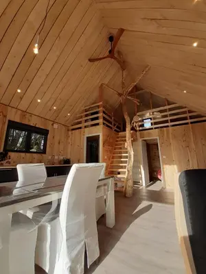 Coin salon dans l'établissement Ecolodge des Monts d'Arrée & spa
