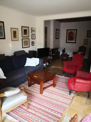 Coin salon dans l'établissement Maison centre ville avec jardin