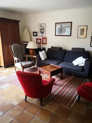 Coin salon dans l'établissement Maison centre ville avec jardin