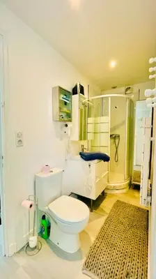 Salle de bains dans l'établissement Ty Dany-wifi-plage à pieds