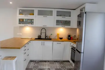 Cuisine ou kitchenette dans l'établissement Ty Dany-wifi-plage à pieds