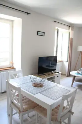 Télévision ou salle de divertissement dans l'établissement L'Escale - centre-ville et plage