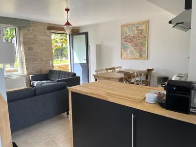 Coin salon dans l'établissement Maison bretonne typique plage des oiseaux à Fouesnant Beg Meil