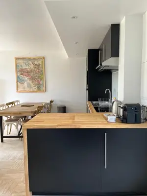 Cuisine ou kitchenette dans l'établissement Maison bretonne typique plage des oiseaux à Fouesnant Beg Meil