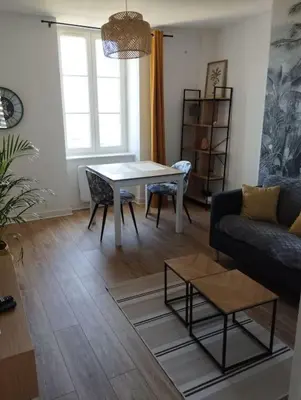 Coin salon dans l'établissement Appartement La Pérouse Vue mer et château