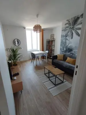 Coin salon dans l'établissement Appartement La Pérouse Vue mer et château