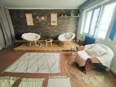 Coin salon dans l'établissement Au bonheur des voyageurs