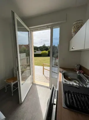 Cuisine ou kitchenette dans l'établissement Maison de ville à la mer très bien équipée proche centre avec commerces