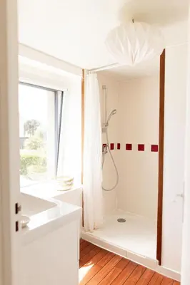 Salle de bains dans l'établissement Ty Glaz Lilia - La maison bleue