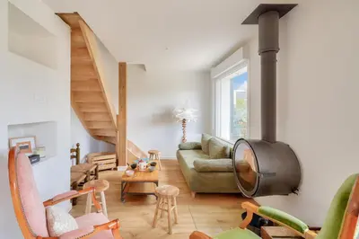 Coin salon dans l'établissement Jolie maison pour 4 - 300m plage et etang