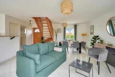 Coin salon dans l'établissement Maison pour 4 adultes, 1 enfant à 200m de la plage